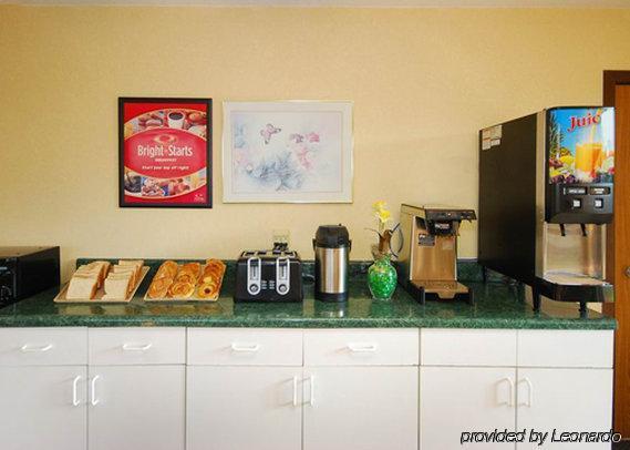 Travelodge By Wyndham Forsyth Restoran gambar