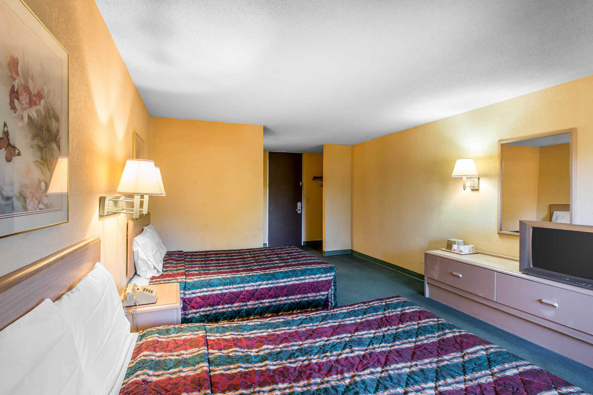 Travelodge By Wyndham Forsyth Bilik gambar