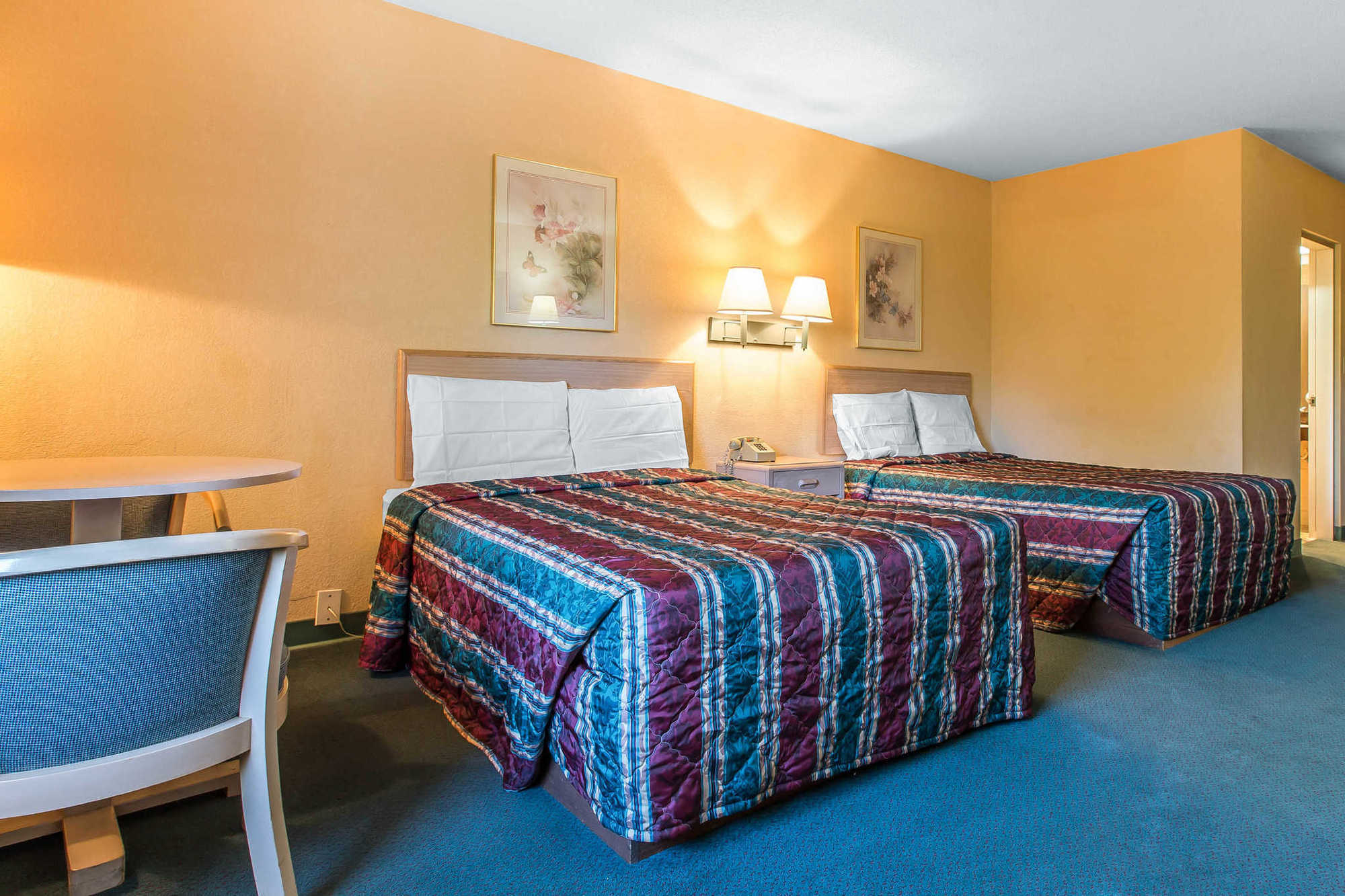 Travelodge By Wyndham Forsyth Bilik gambar