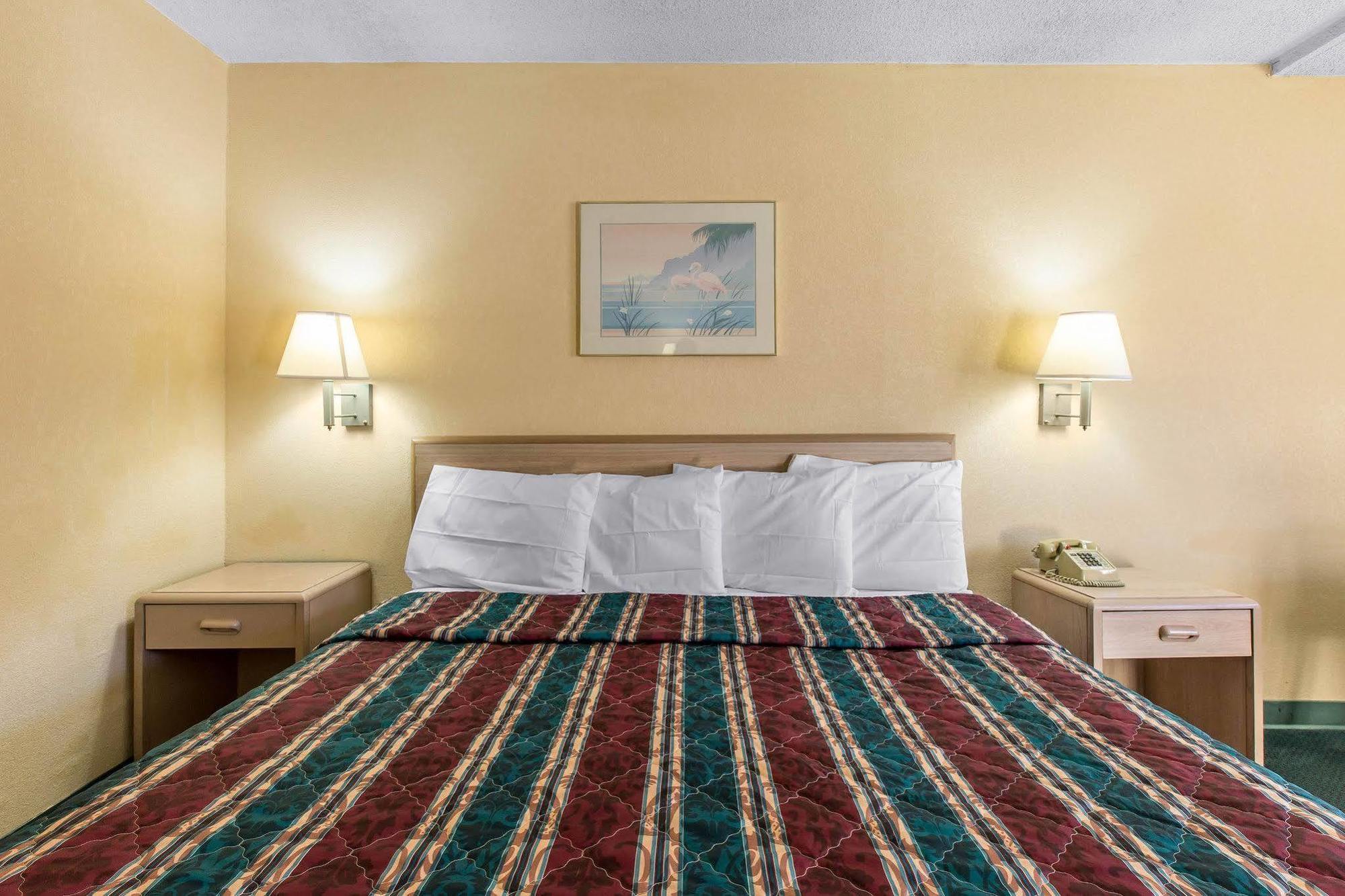 Travelodge By Wyndham Forsyth Luaran gambar