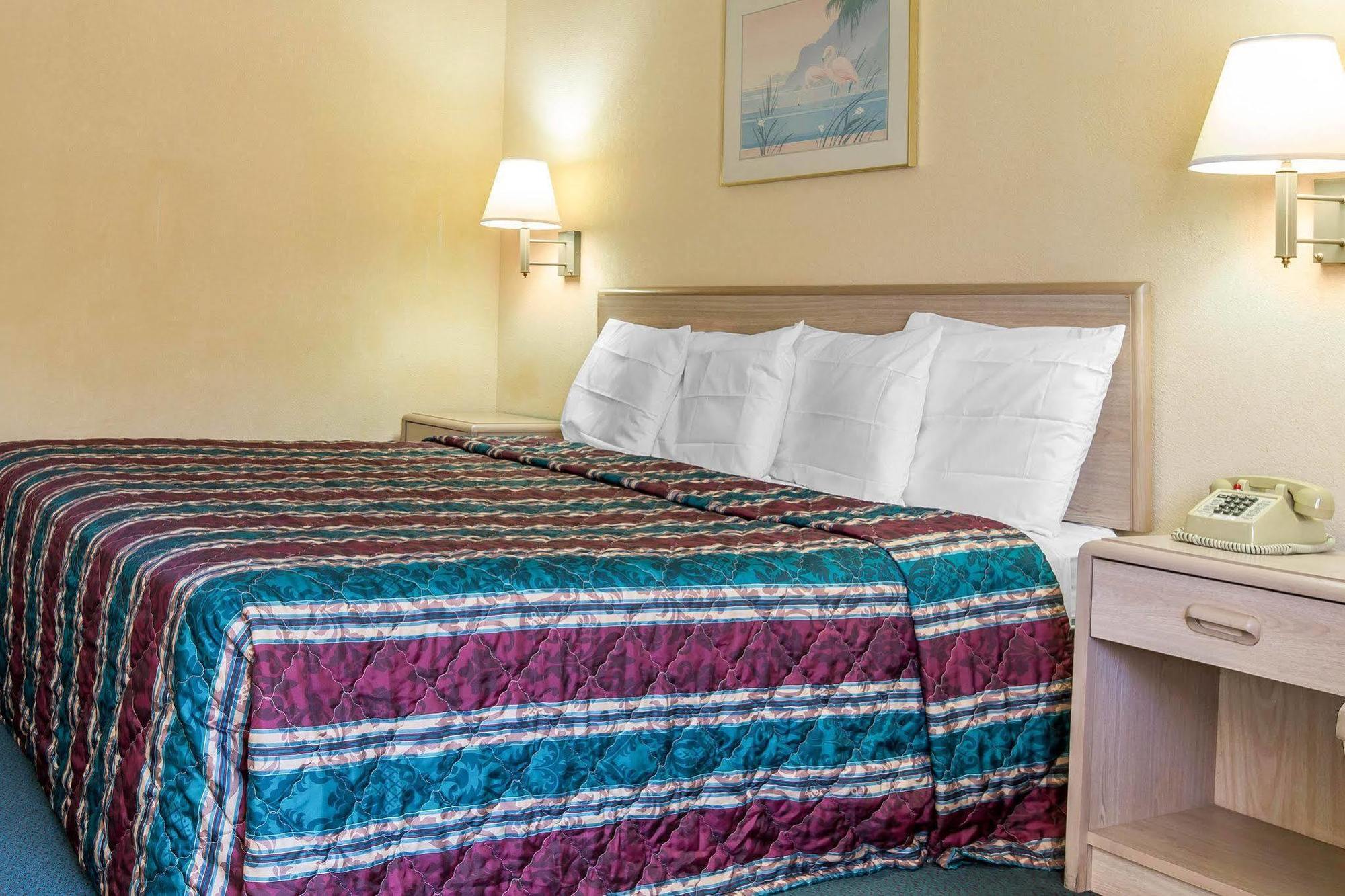 Travelodge By Wyndham Forsyth Luaran gambar