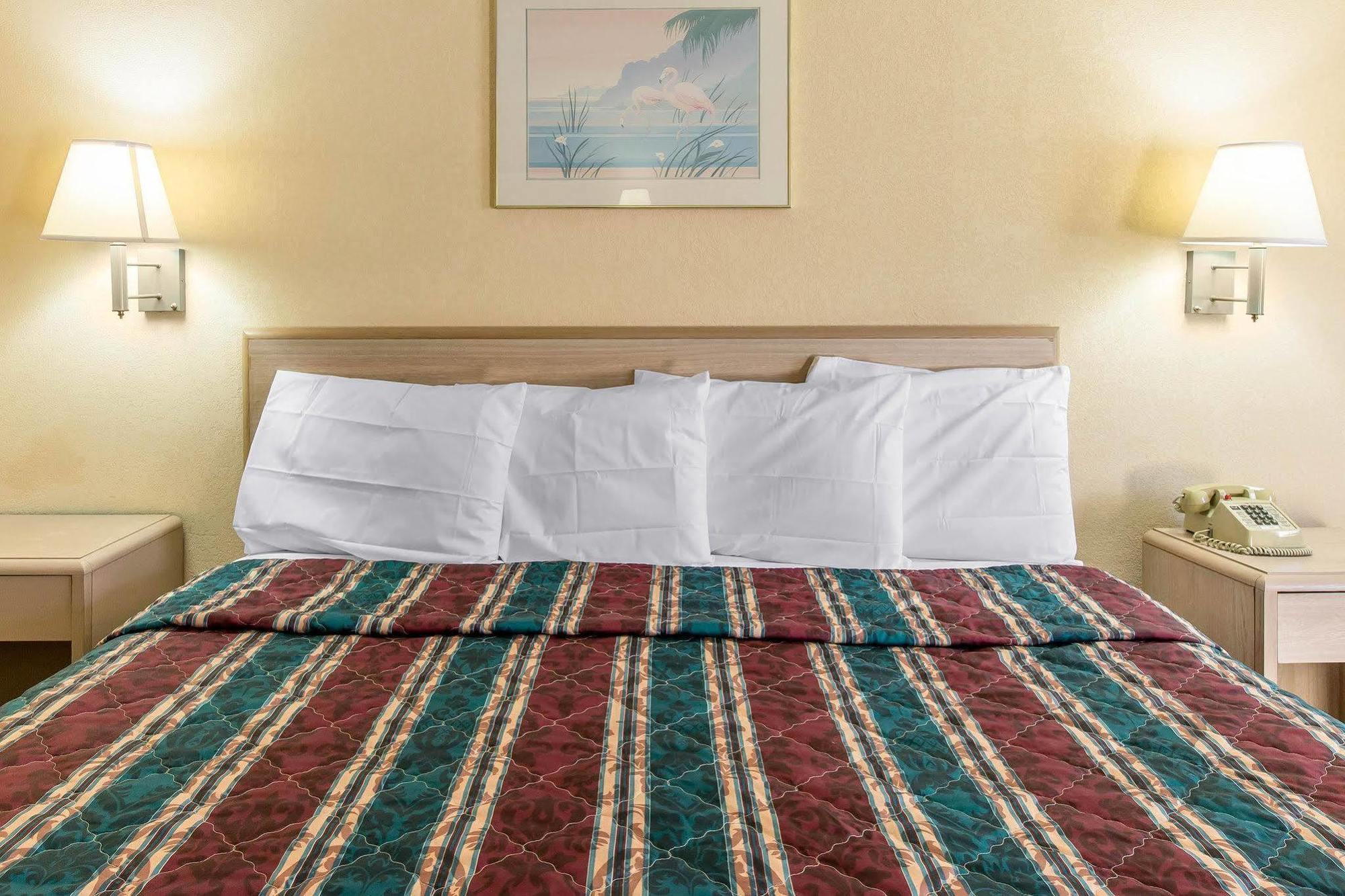 Travelodge By Wyndham Forsyth Luaran gambar