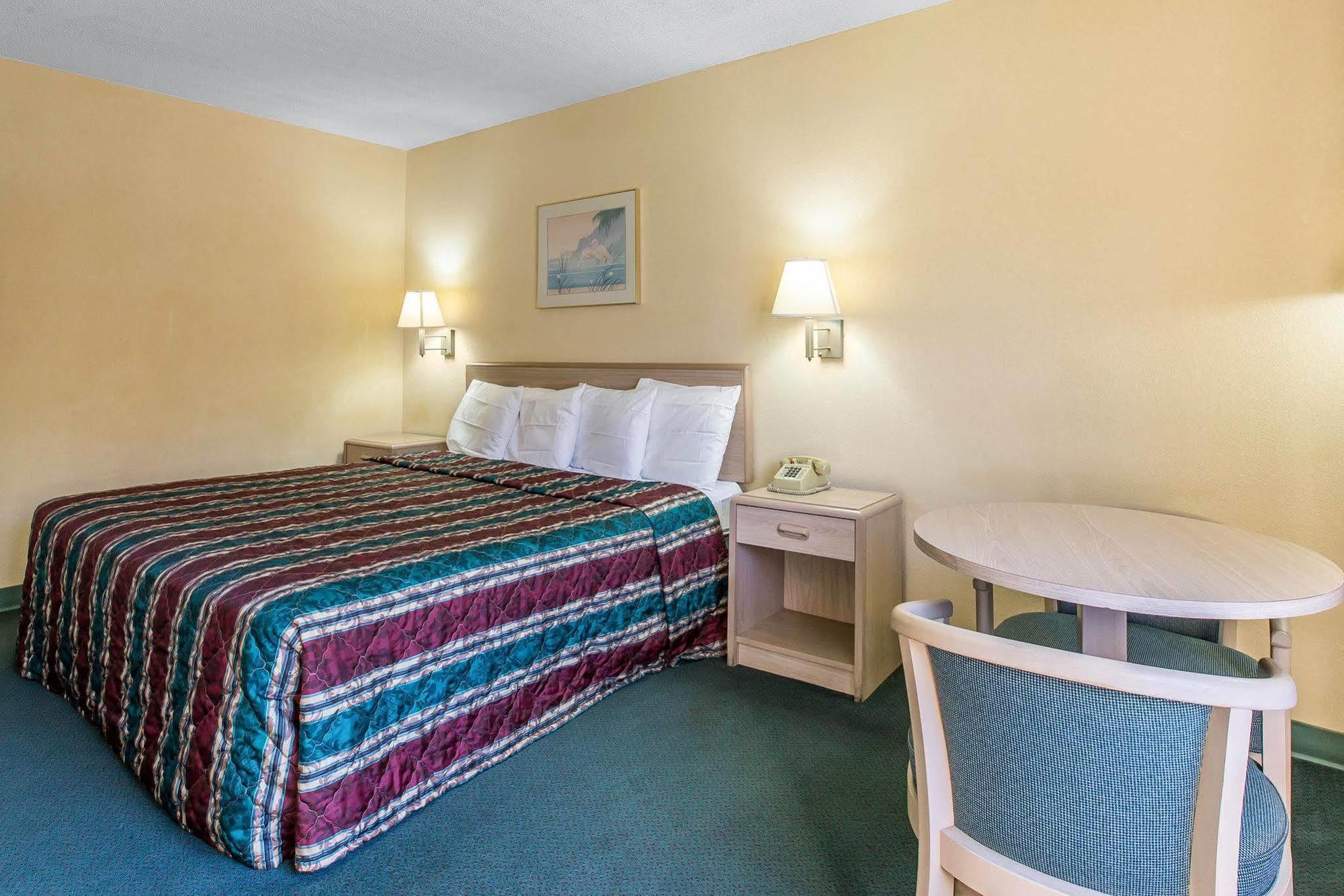 Travelodge By Wyndham Forsyth Luaran gambar