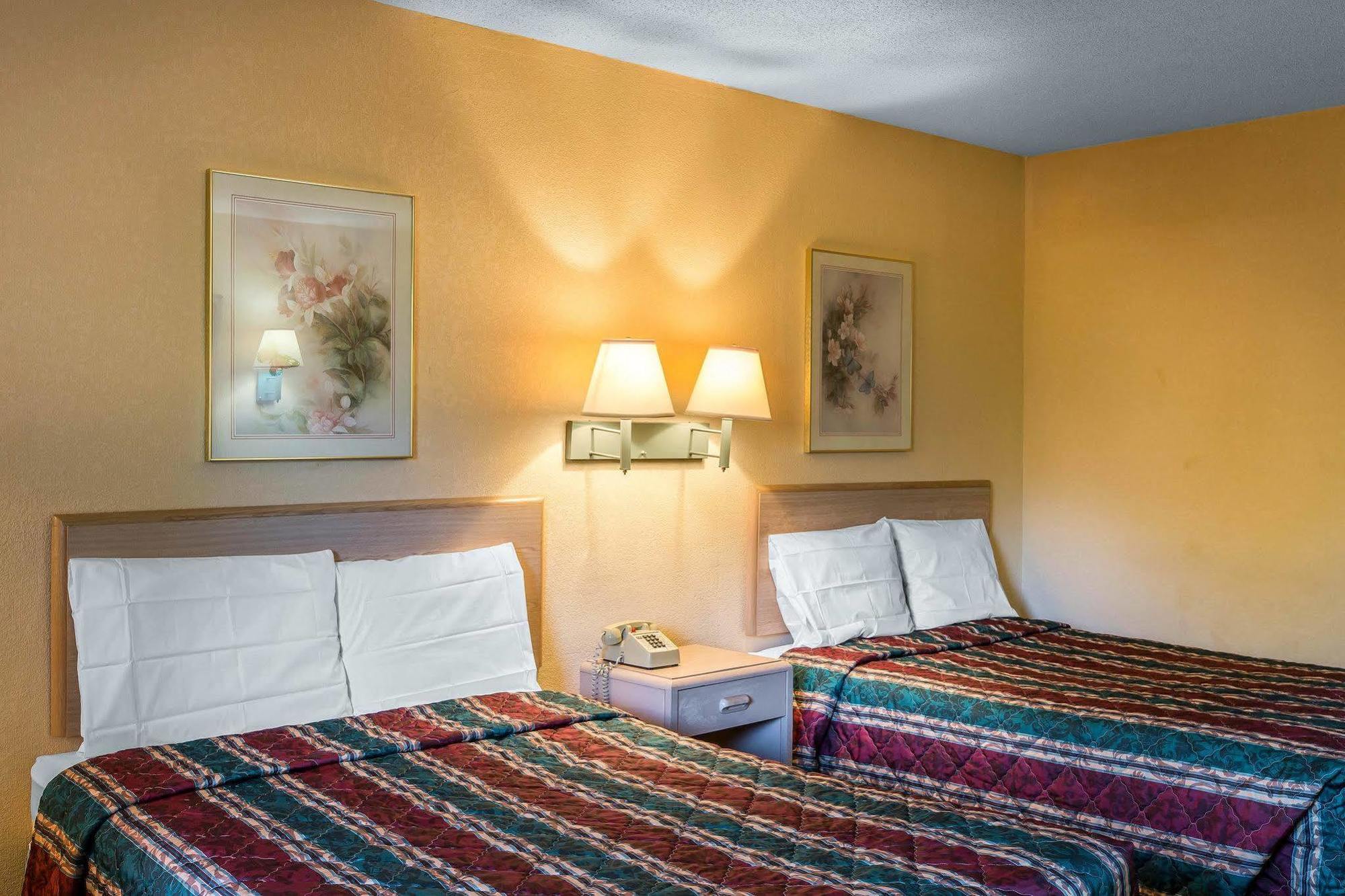 Travelodge By Wyndham Forsyth Luaran gambar